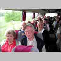 905-1505 Ostpreussenreise 2004. Auf der Heimfahrt im Bus. Vorne das Ehepaar Rudat.jpg